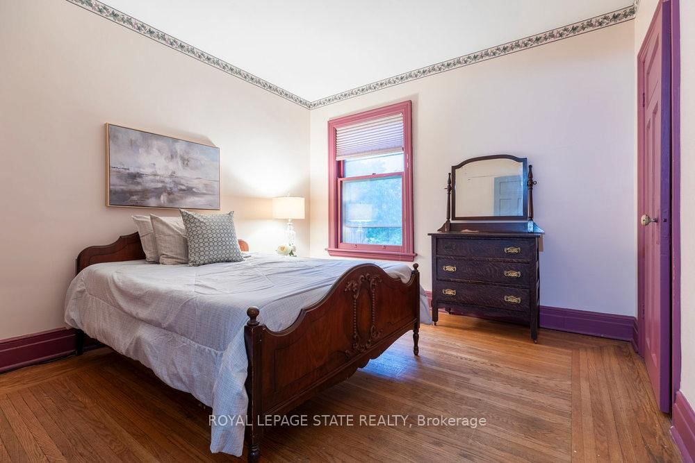 Detached House for sale at 90 Blake Street, Hamilton, Ontario, L8M 2S6 - Blakeley - MLS: X12903118