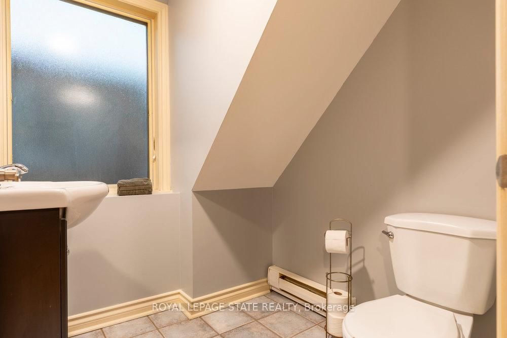 Detached House for sale at 90 Blake Street, Hamilton, Ontario, L8M 2S6 - Blakeley - MLS: X12903118