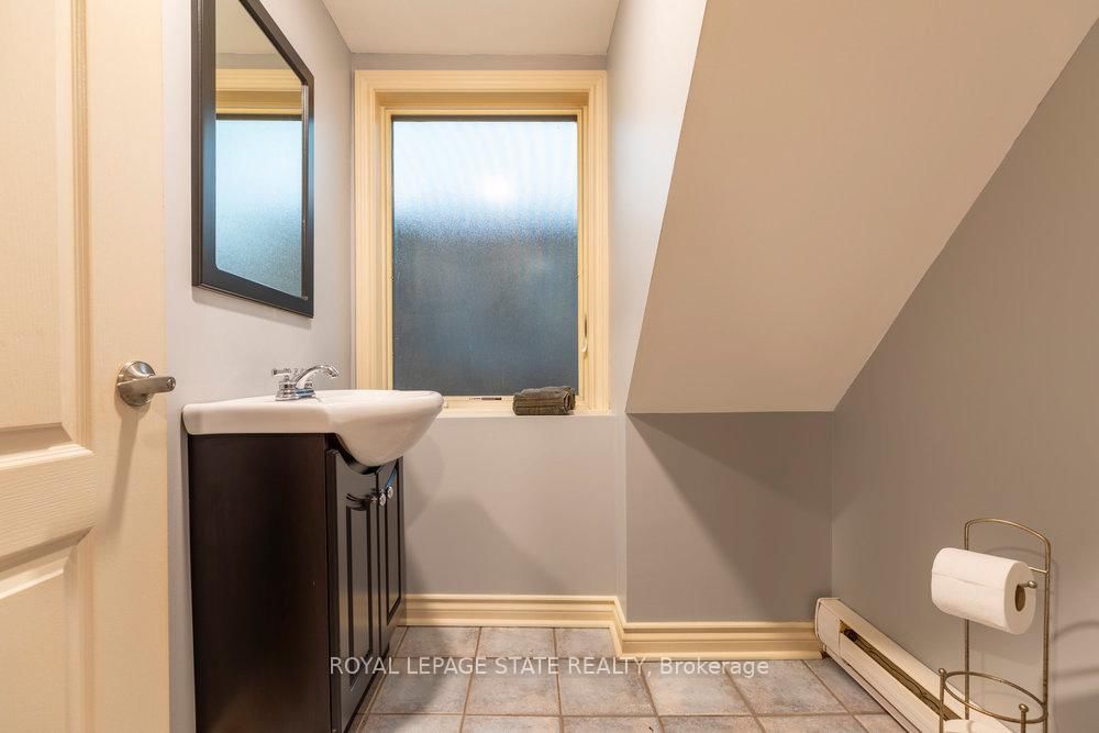 Detached House for sale at 90 Blake Street, Hamilton, Ontario, L8M 2S6 - Blakeley - MLS: X12903118