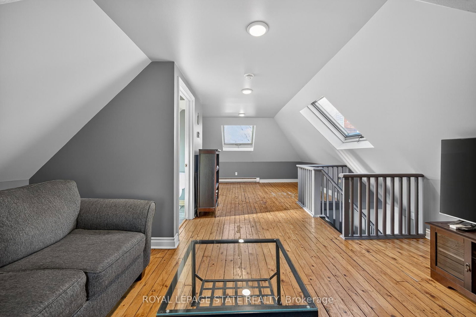 Detached House for sale at 90 Blake Street, Hamilton, Ontario, L8M 2S6 - Blakeley - MLS: X12903118