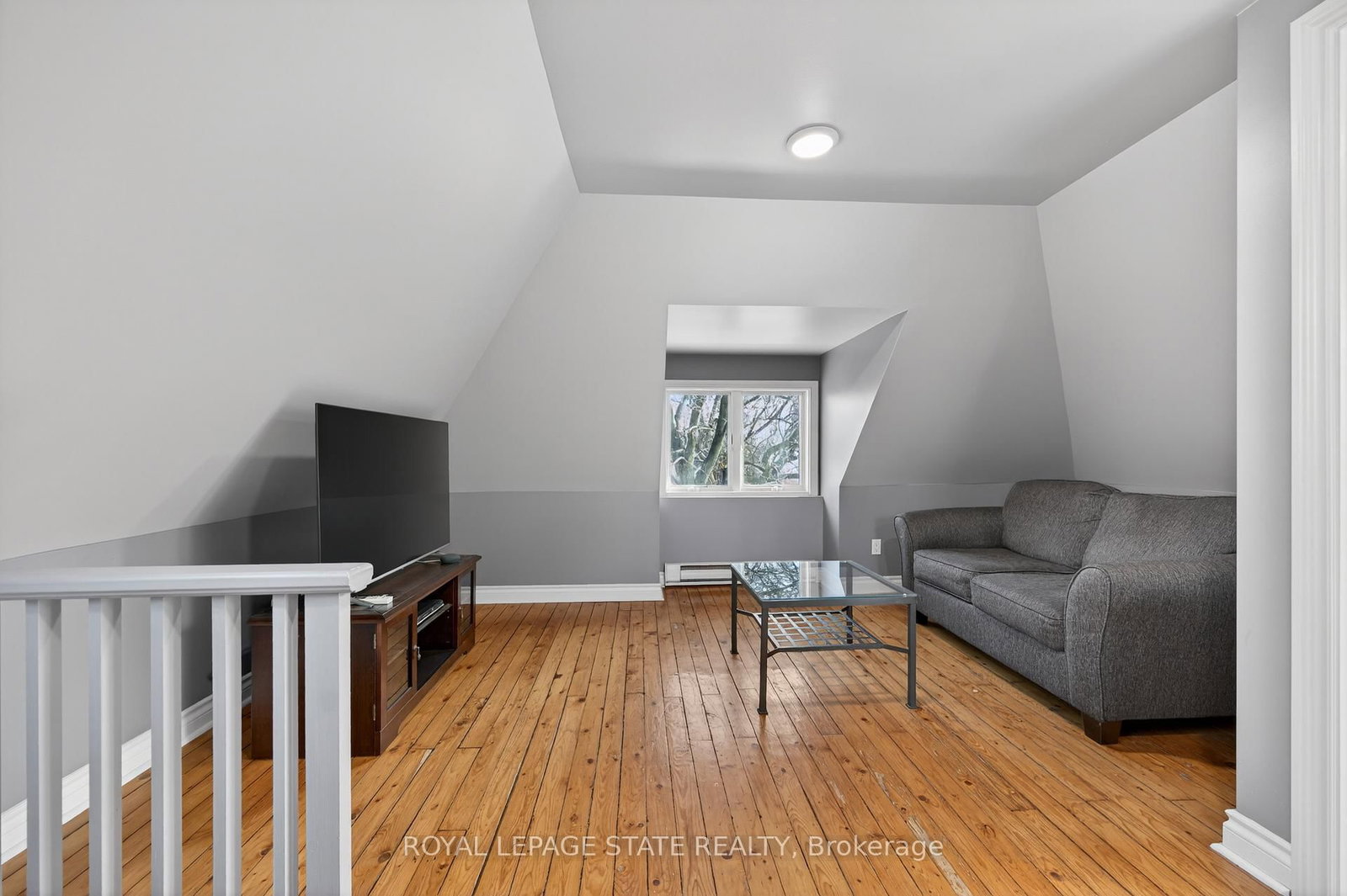 Detached House for sale at 90 Blake Street, Hamilton, Ontario, L8M 2S6 - Blakeley - MLS: X12903118