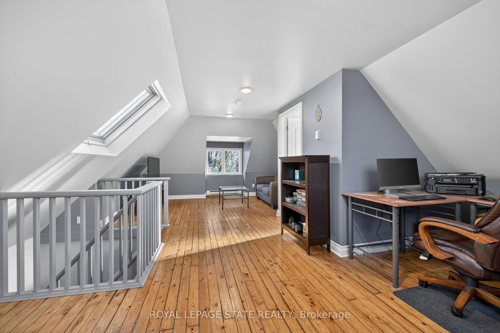 Detached House for sale at 90 Blake Street, Hamilton, Ontario, L8M 2S6 - Blakeley - MLS: X12903118