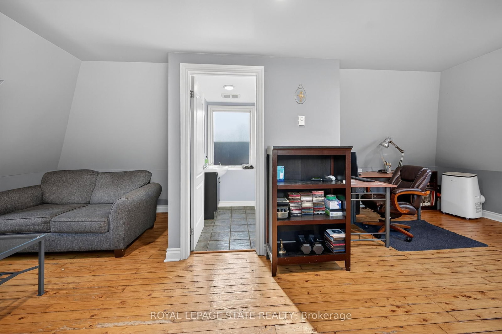 Detached House for sale at 90 Blake Street, Hamilton, Ontario, L8M 2S6 - Blakeley - MLS: X12903118