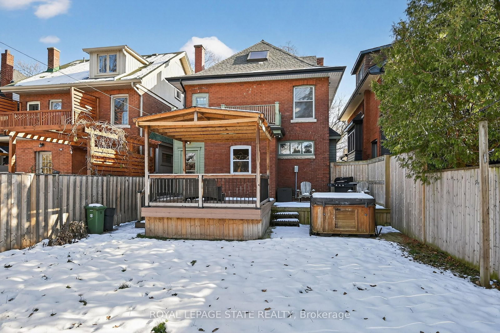 Detached House for sale at 90 Blake Street, Hamilton, Ontario, L8M 2S6 - Blakeley - MLS: X12903118