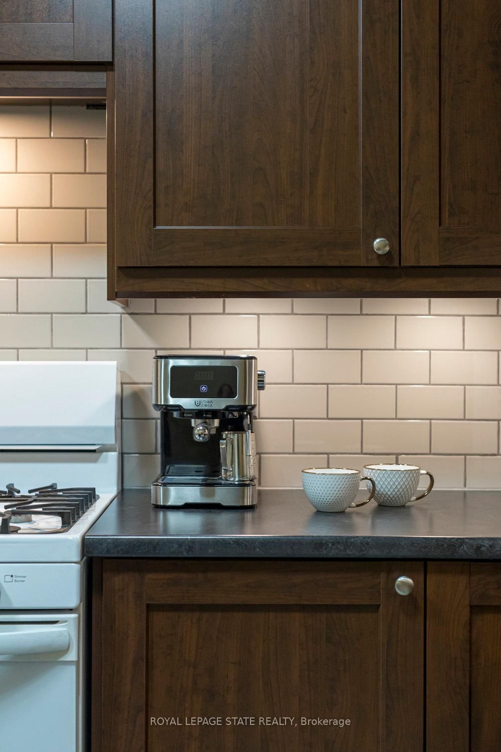 Detached House for sale at 90 Blake Street, Hamilton, Ontario, L8M 2S6 - Blakeley - MLS: X12903118