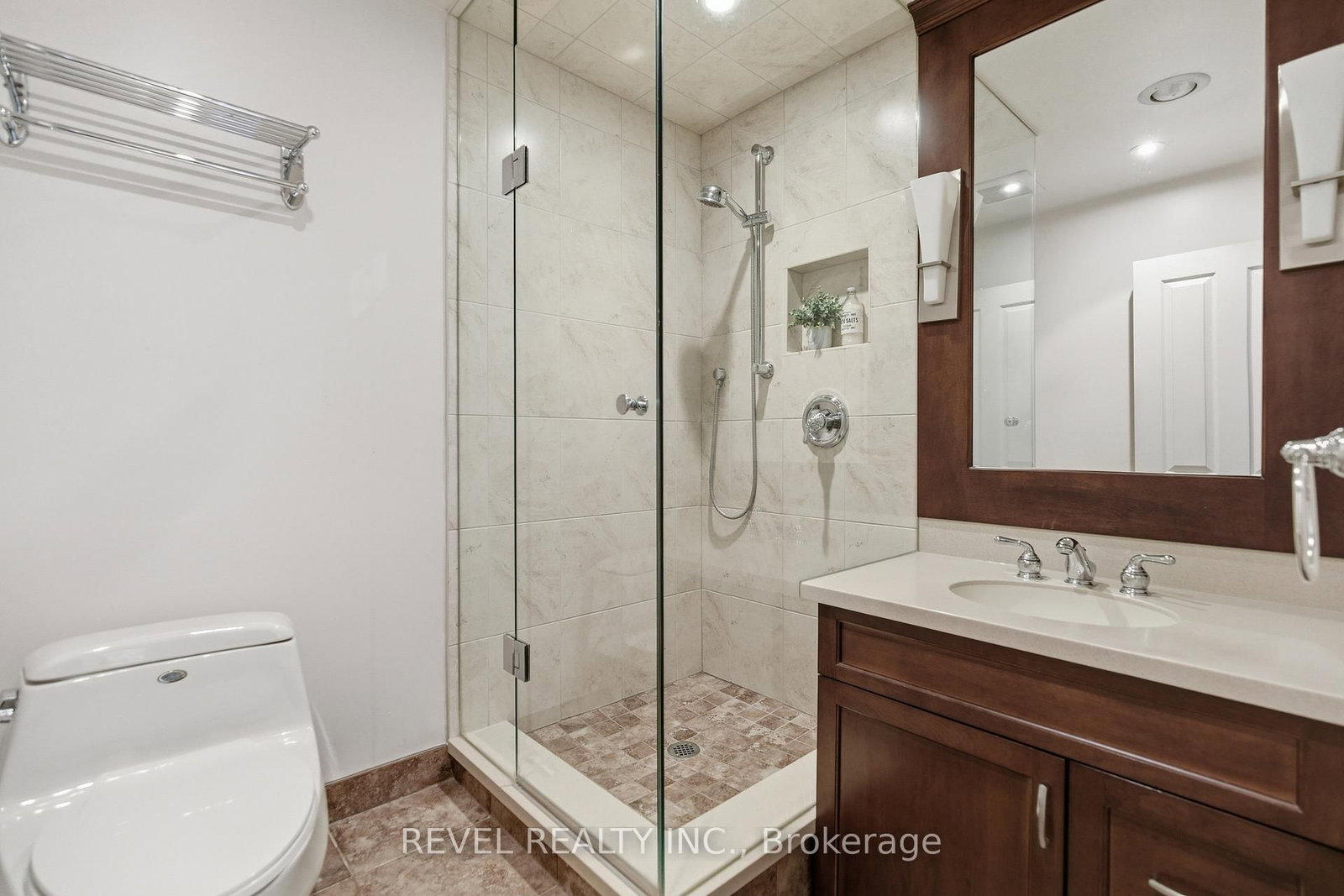 Detached House for sale at 3 Elderwood Drive, St. Catharines, Ontario, L2S 3E9 - Grapeview - MLS: X12903272