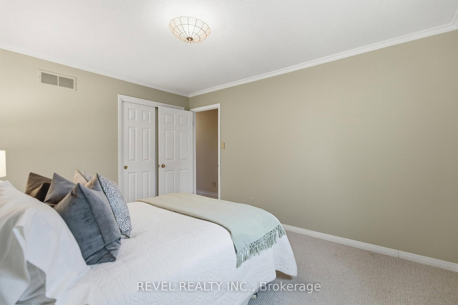 Detached House for sale at 3 Elderwood Drive, St. Catharines, Ontario, L2S 3E9 - Grapeview - MLS: X12903272