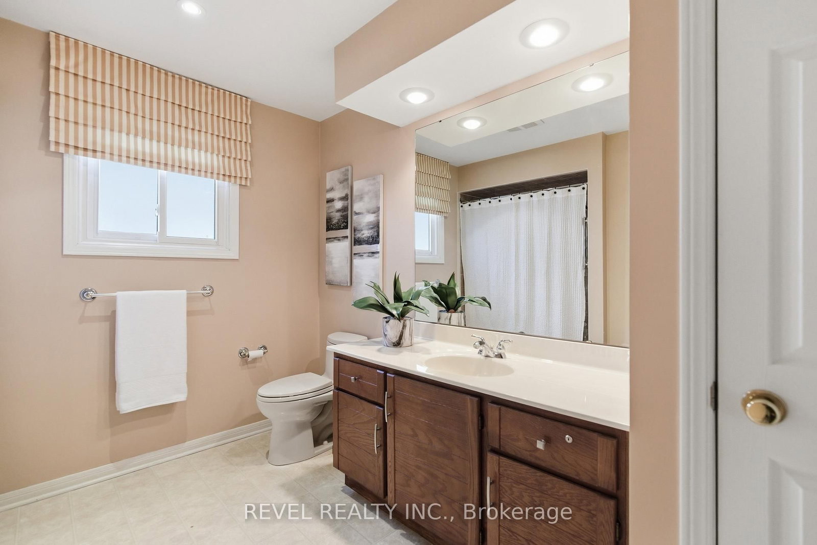 Detached House for sale at 3 Elderwood Drive, St. Catharines, Ontario, L2S 3E9 - Grapeview - MLS: X12903272