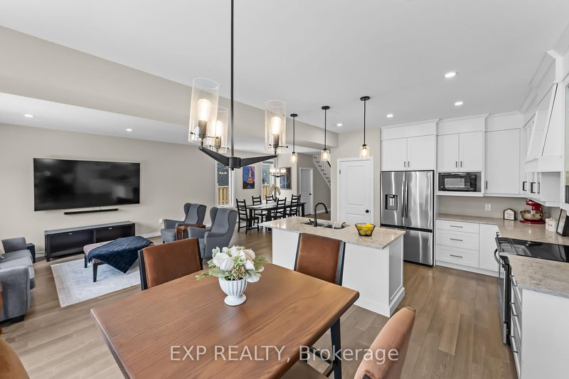 153 Susan Dr, Pelham, L3E 0B2 | Image 2