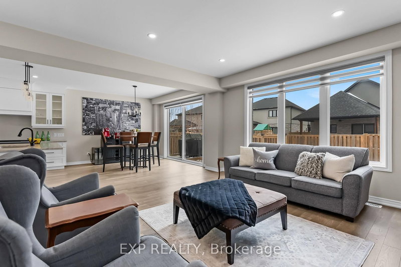 153 Susan Dr, Pelham, L3E 0B2 | Image 3