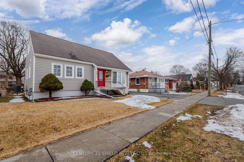 1012 Osborne Ave, Cornwall, K6J 1K6 | Image 3