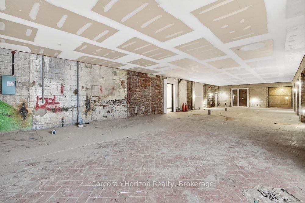 98 Barton Street E - Photo 10