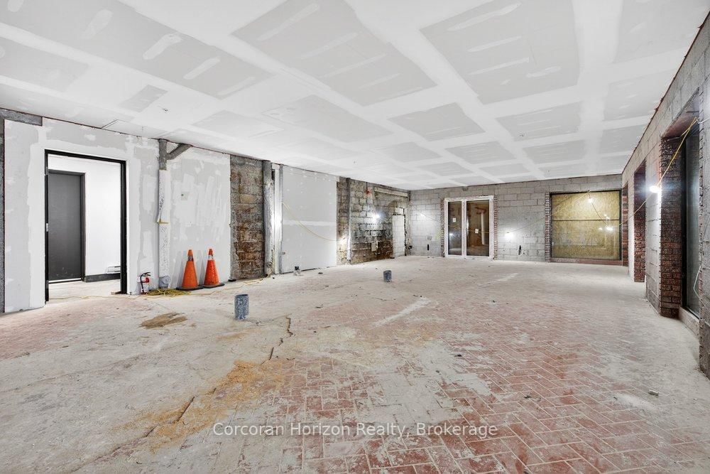 98 Barton Street E - Photo 11