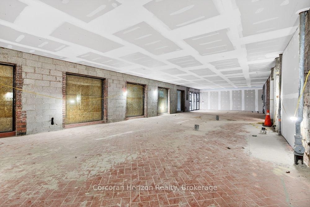 98 Barton Street E - Photo 13