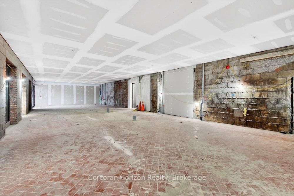 98 Barton Street E - Photo 14