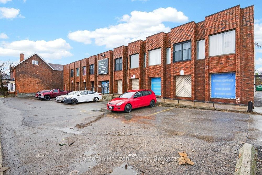 98 Barton Street E - Photo 16