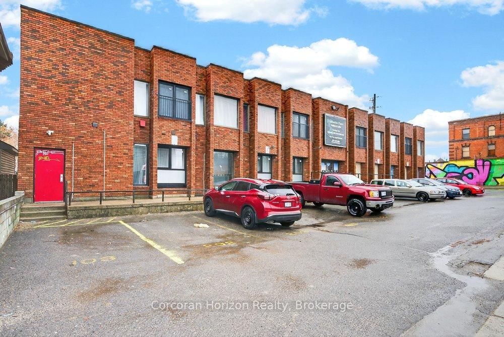 98 Barton Street E - Photo 17