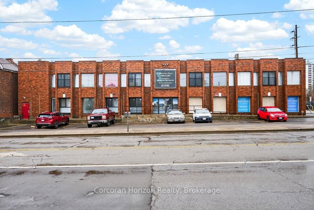 98 Barton Street E - Photo 18