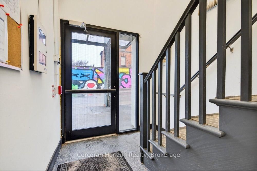 98 Barton Street E - Photo 4