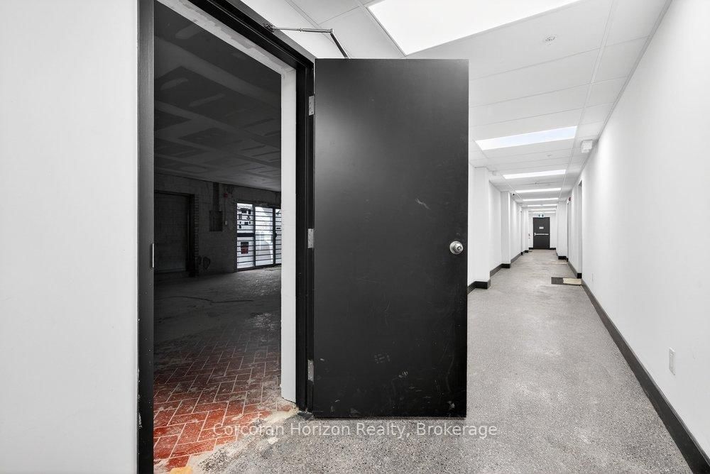 98 Barton Street E - Photo 6