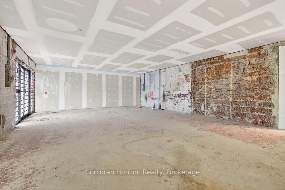 98 Barton Street E - Photo 8