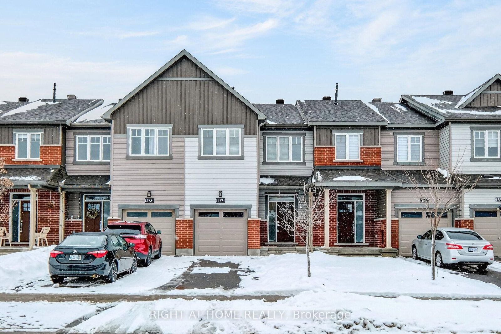 Townhouse sold at 577 Decoeur Drive, Ottawa, Ontario, K4A 5G6 - Avalon West - MLS: X12903780