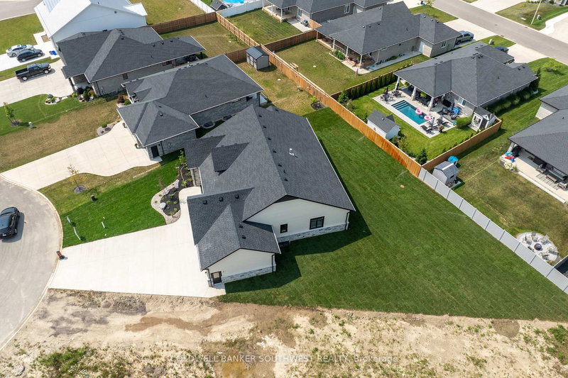 6755 Griffin Dr, Plympton-Wyoming, N0N 1E0 | Image 3