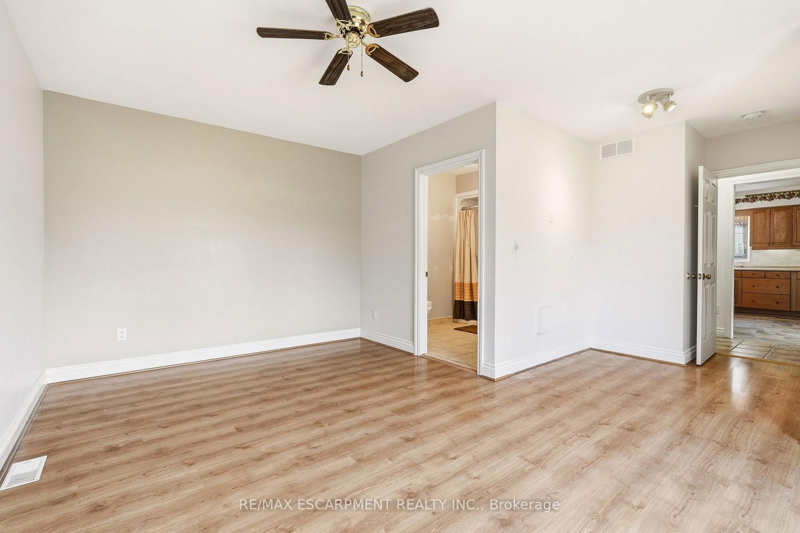 Detached House for sale at 192 Ewen Road, Hamilton, Ontario, L8S 3C9 - Ainslie Wood - MLS: X12904166