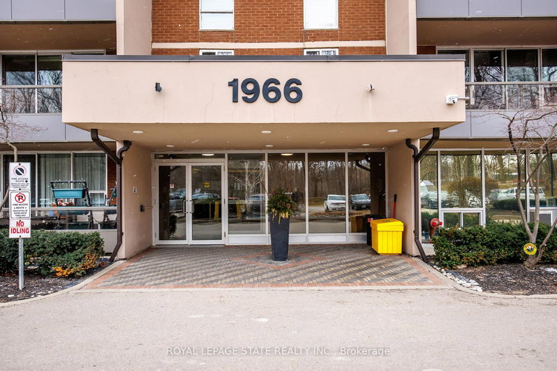 1109 - 1966 Main St W, Hamilton, L8S 1J6 | Image 2