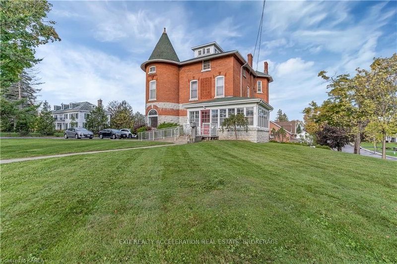 231 Dundas St W, Greater Napanee, Ontario