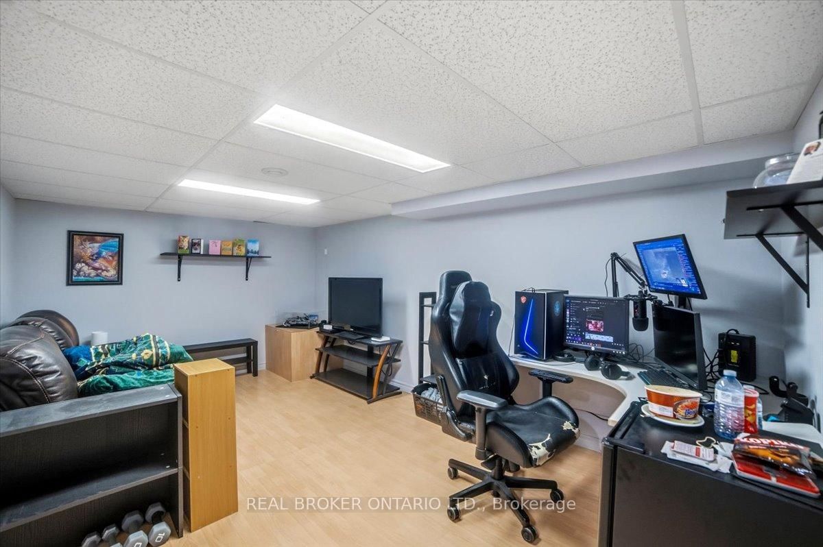 Listing Image 32