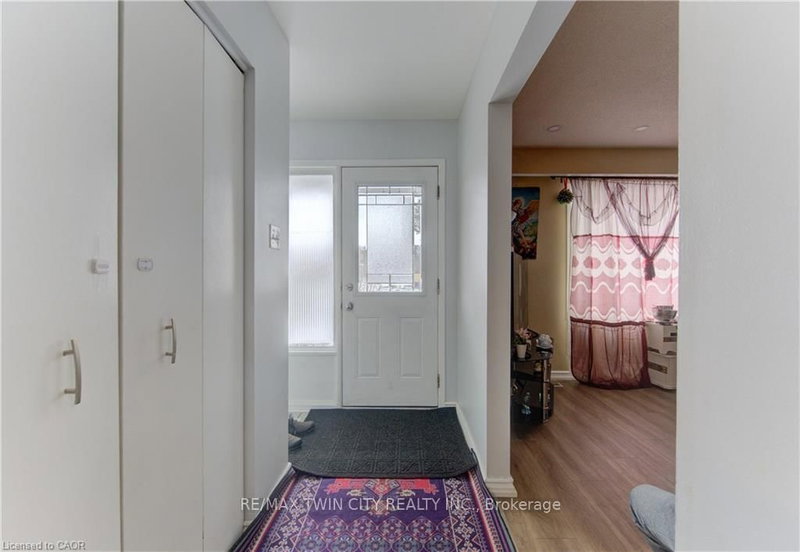 110 HAZELGLEN Dr, Kitchener, N2M 2E5 | Image 3