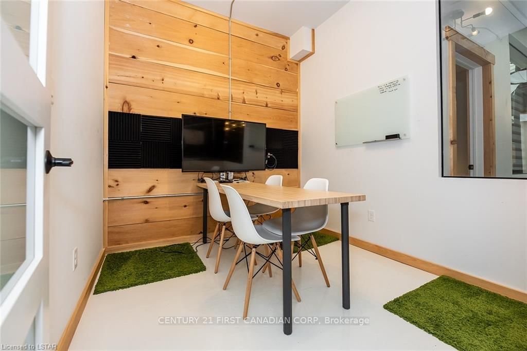 28 Princess Avenue, Unit Atrium - Photo 13