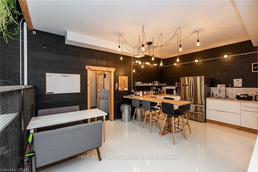 28 Princess Avenue, Unit Atrium - Photo 9