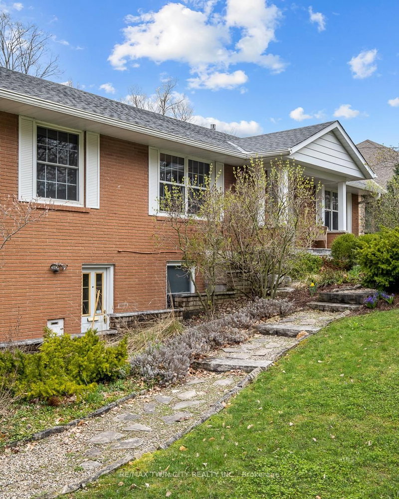 36 Maple Hill Dr, Kitchener, N2M 2R8 | Image 3