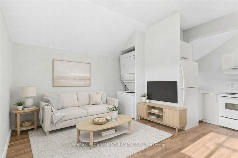 2 - 2 WINDSOR St, Hamilton, L8R 2G8 | Image 2