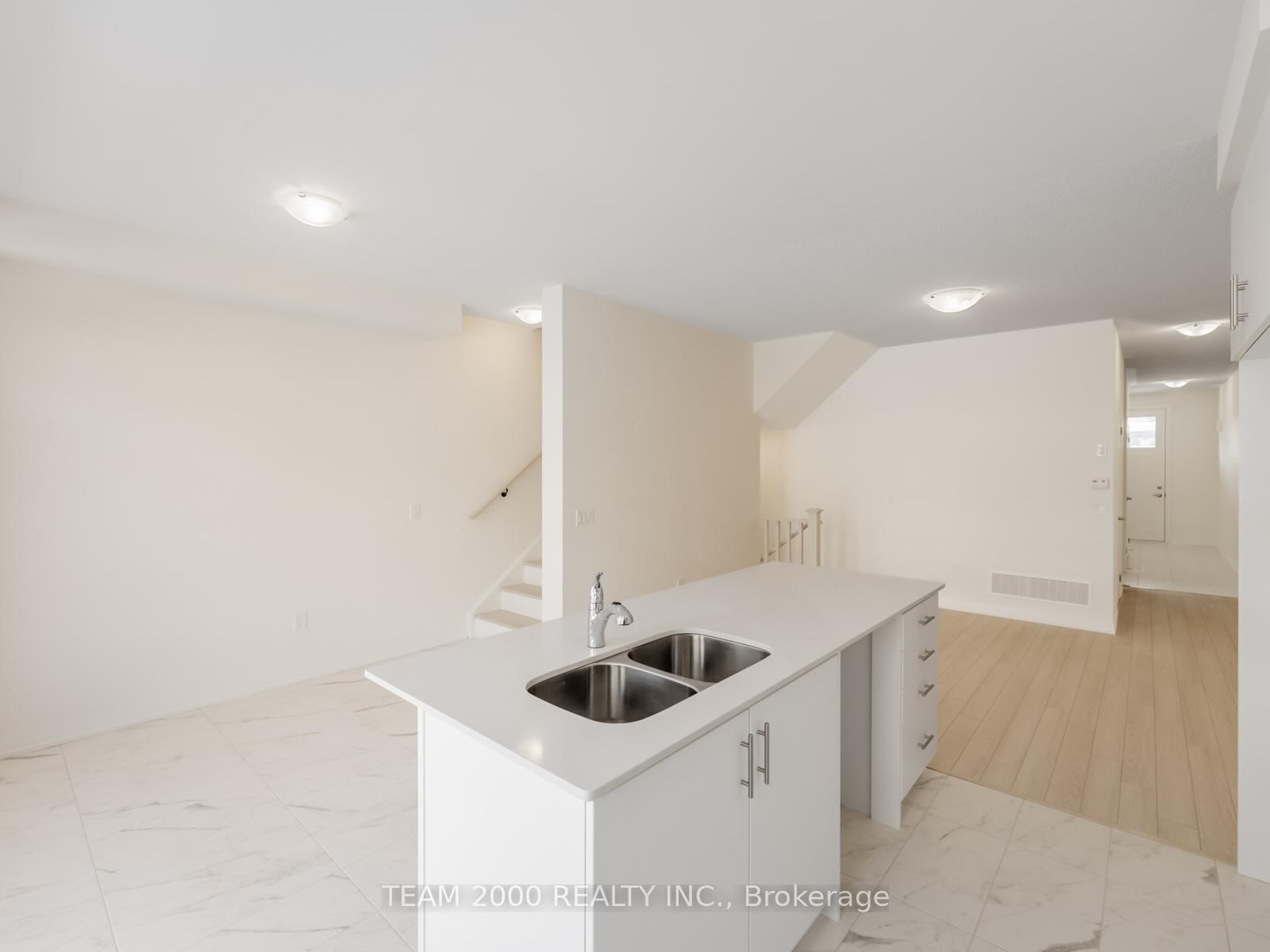 Townhouse for sale at 42-474 Provident Way, Hamilton, Ontario, L0R 1W0 - Mount Hope - MLS: X12905090