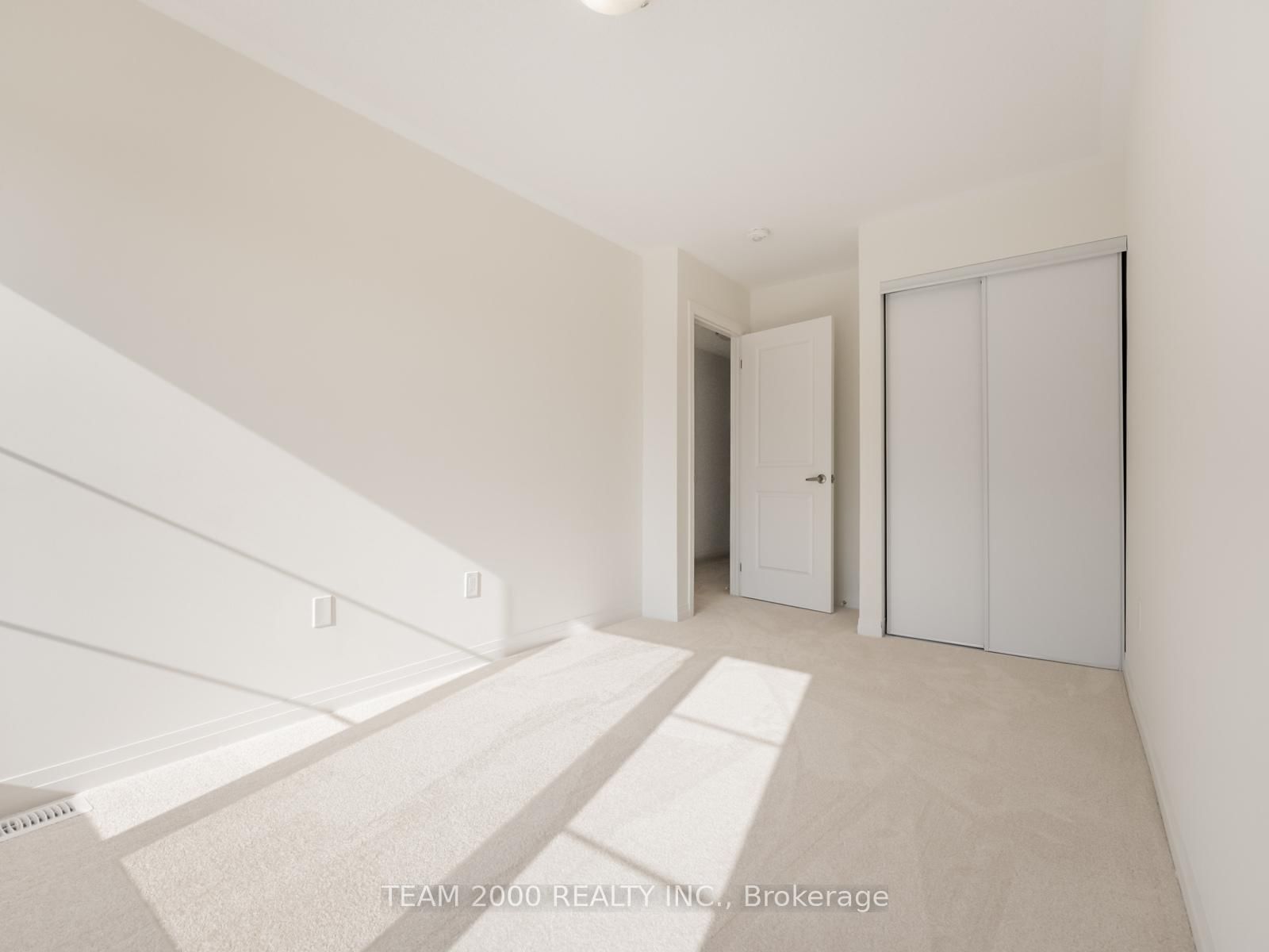 Townhouse for sale at 42-474 Provident Way, Hamilton, Ontario, L0R 1W0 - Mount Hope - MLS: X12905090