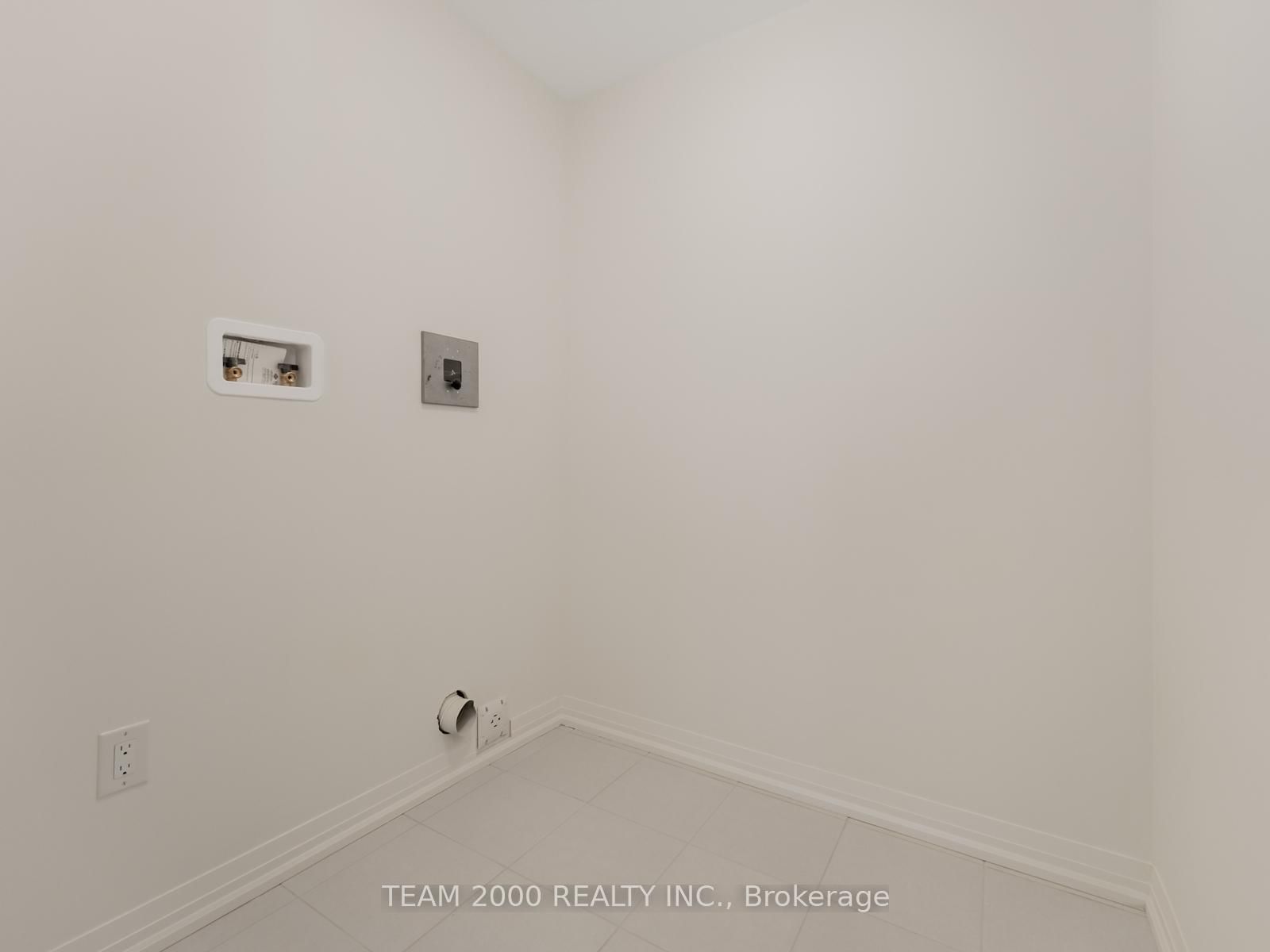 Townhouse for sale at 42-474 Provident Way, Hamilton, Ontario, L0R 1W0 - Mount Hope - MLS: X12905090