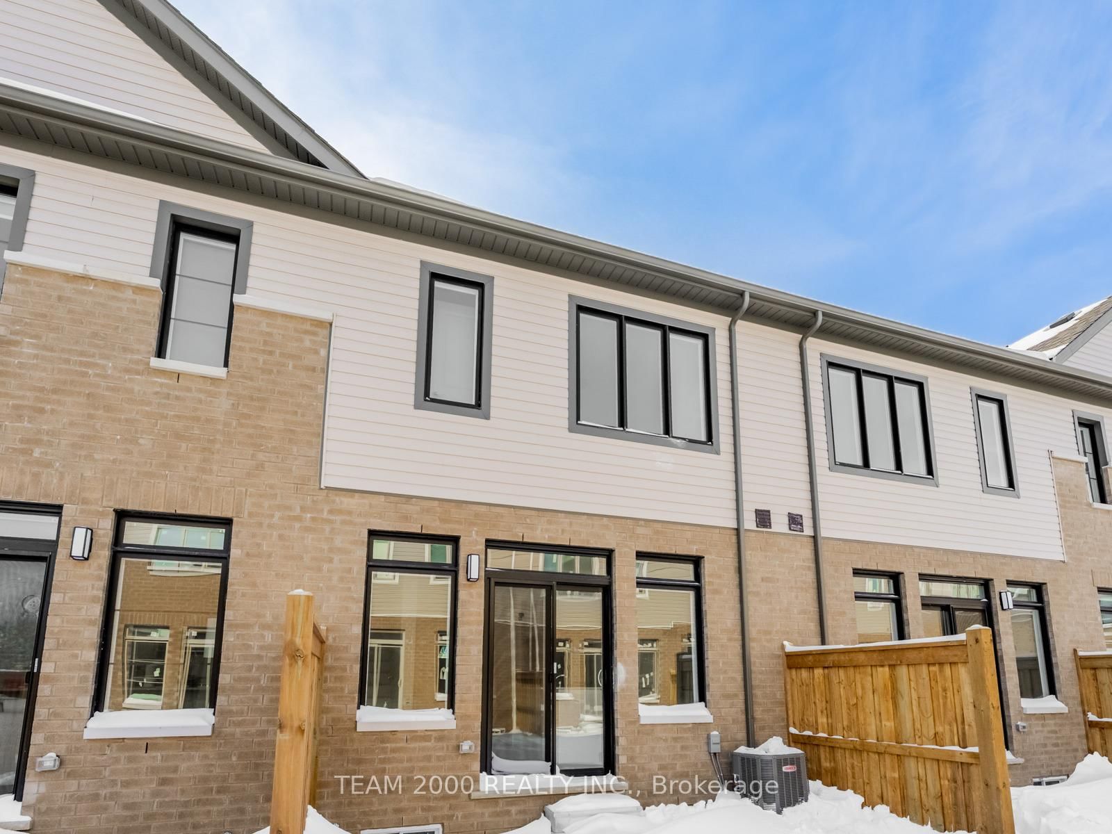 Townhouse for sale at 42-474 Provident Way, Hamilton, Ontario, L0R 1W0 - Mount Hope - MLS: X12905090