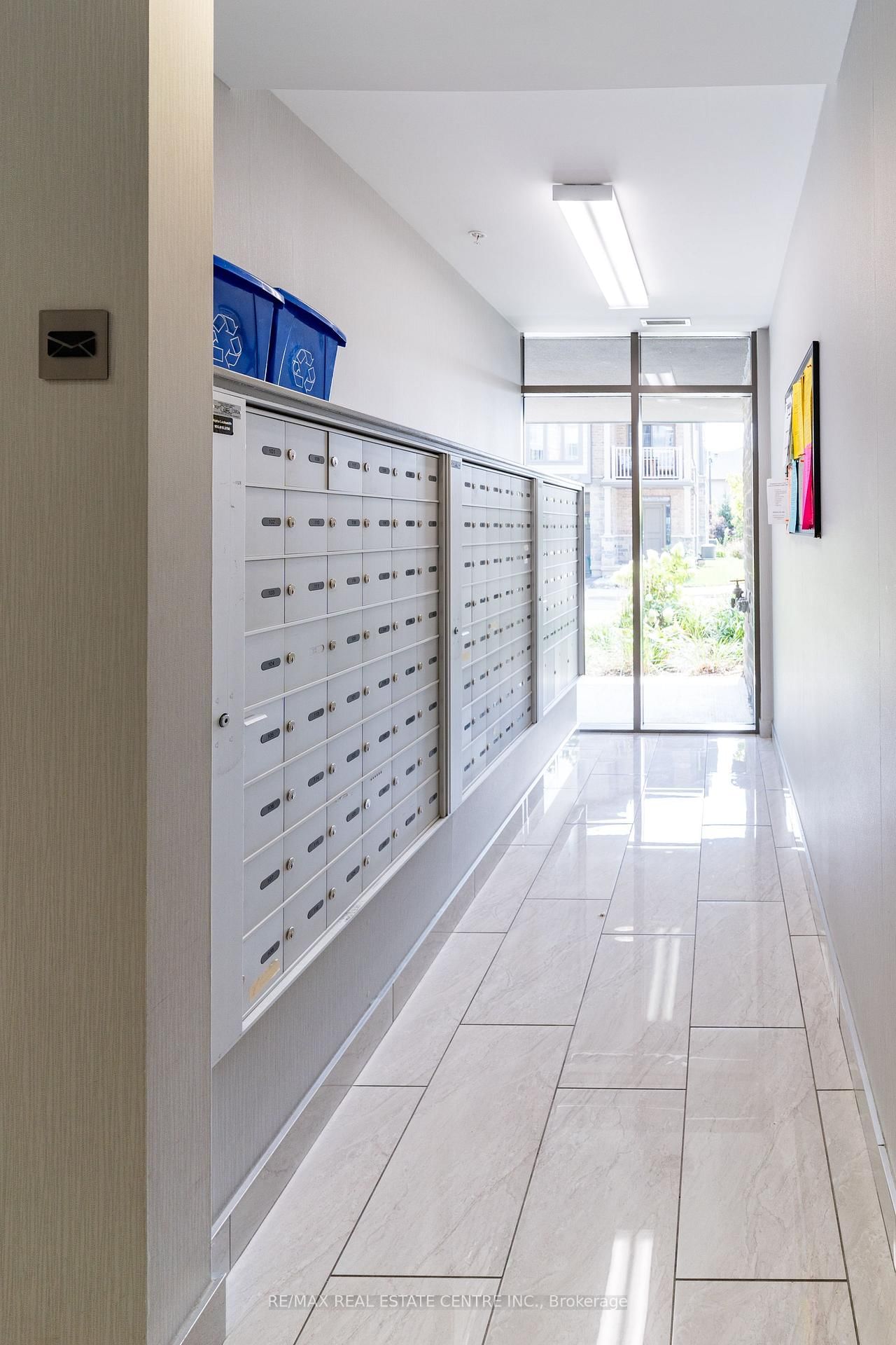 Condo for sale at 413-35 Southshore Crescent, Hamilton, Ontario, L8E 0J2 - Lakeshore - MLS: X12905458