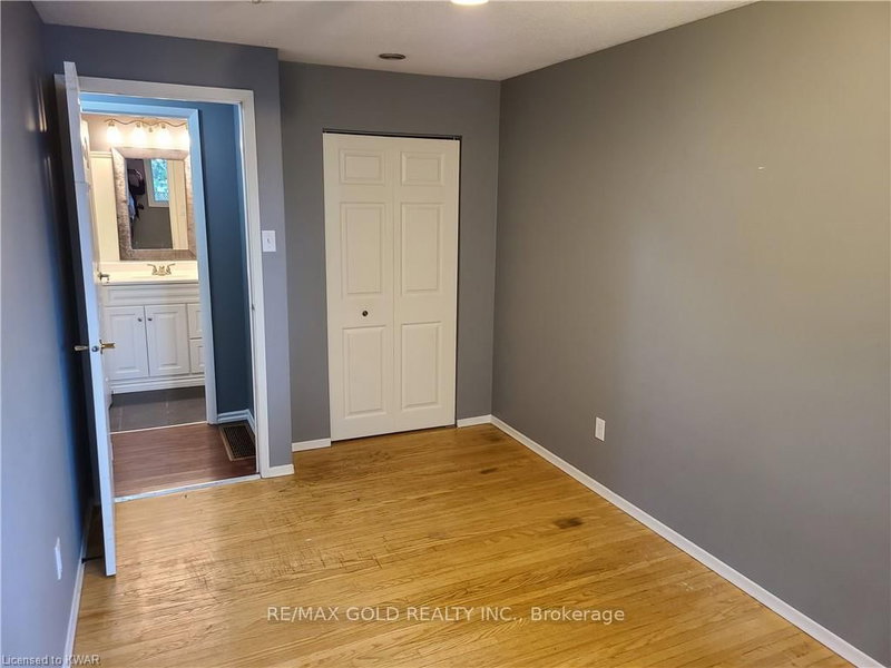 75 Pepperwood Cres, Kitchener, N2A 2R4 | Image 2