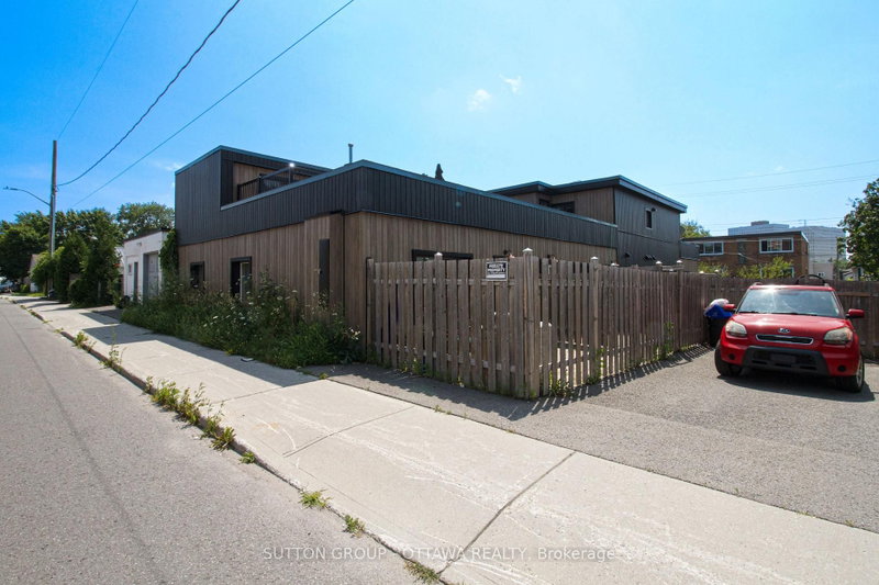 309 Cyr Ave photo 5
