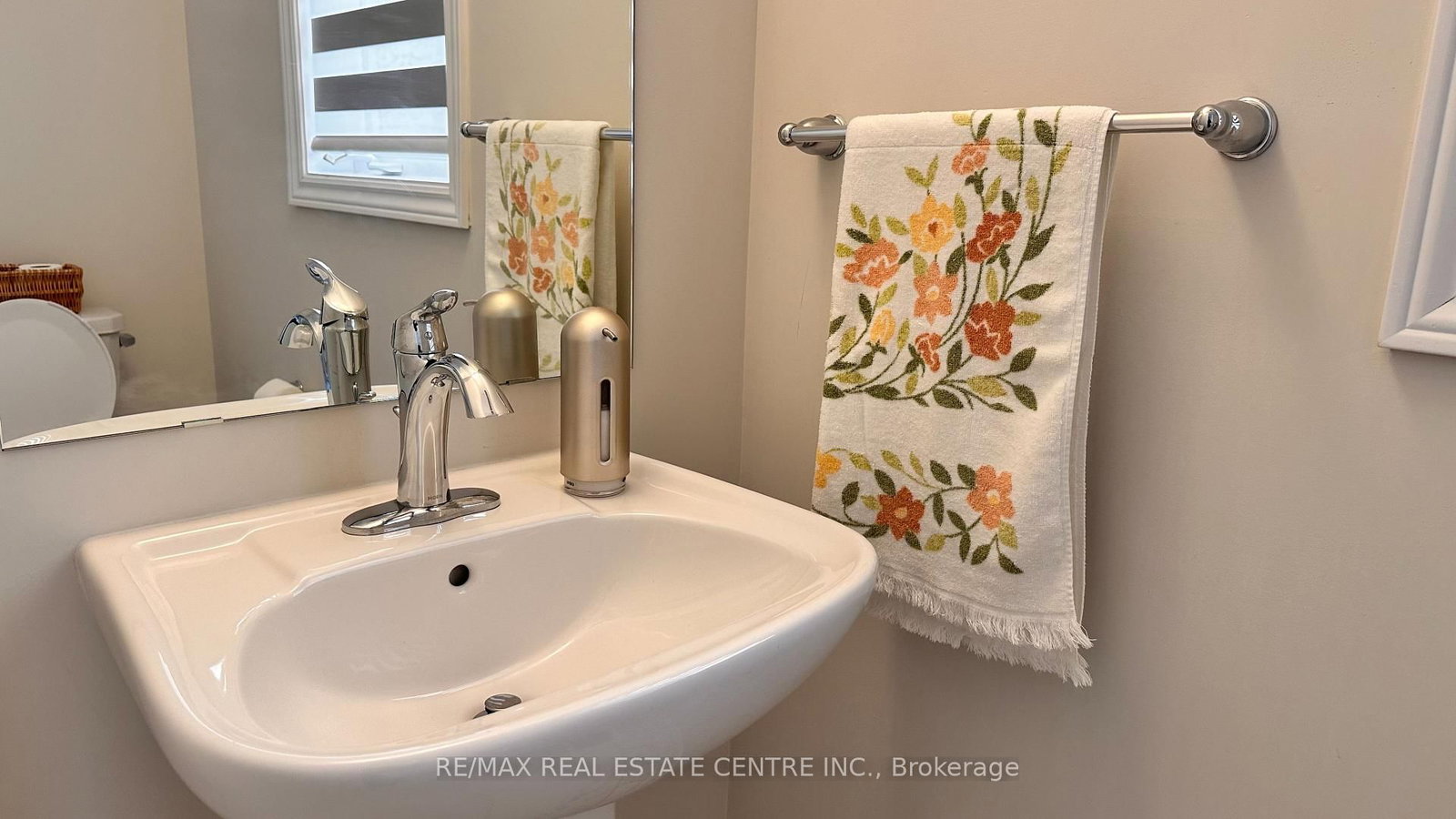 Detached House for sale at 15 Charm Place, Thorold, Ontario, L2V 0K2 - Rolling Meadows - MLS: X12905960