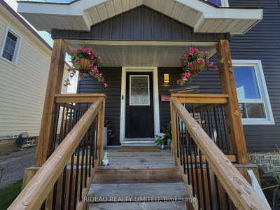 110 Main Street E — photo 2