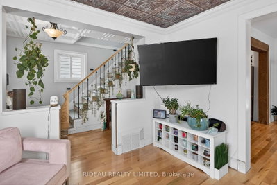 110 Main Street E — photo 5