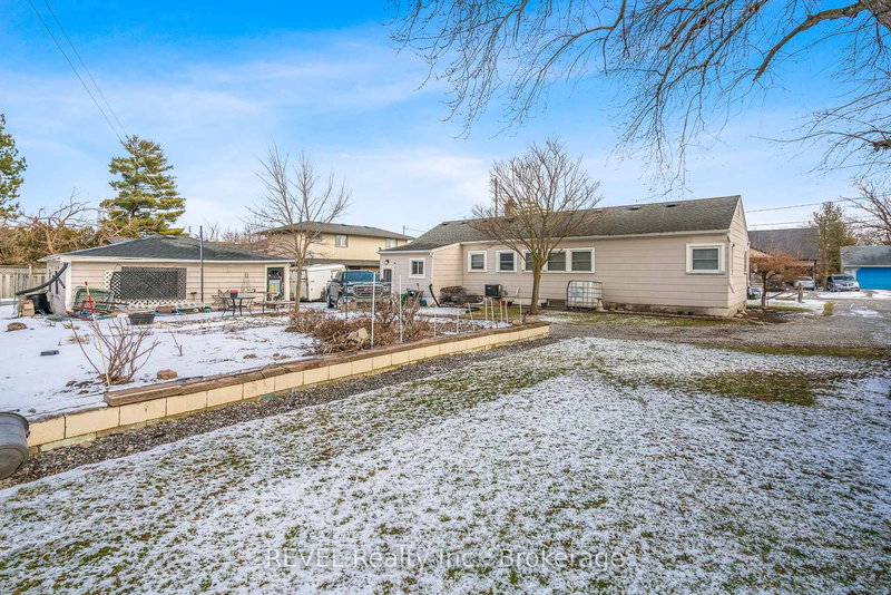 18 A,B,C,D Valley Rd, St. Catharines, L2S 1Y6 | Image 3