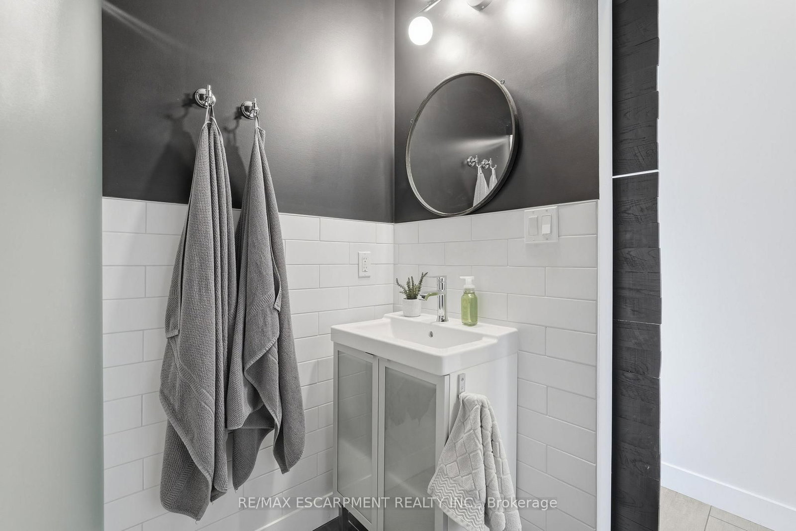 Detached House for sale at 414 JOHN Street, Hamilton, Ontario, L8L 4R3 - North End - MLS: X12906116