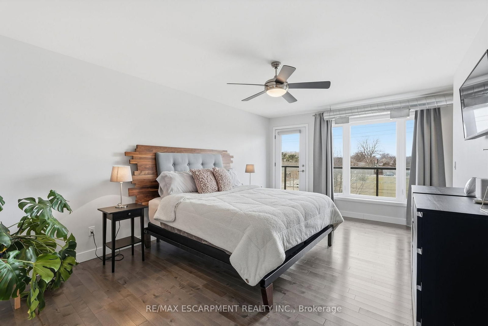 Detached House for sale at 414 JOHN Street, Hamilton, Ontario, L8L 4R3 - North End - MLS: X12906116