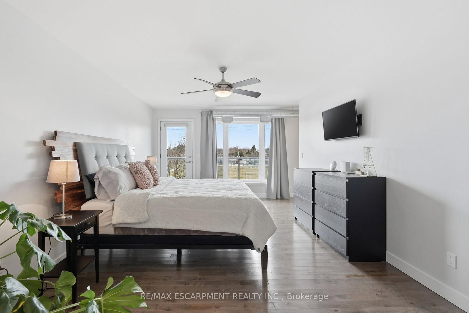 Detached House for sale at 414 JOHN Street, Hamilton, Ontario, L8L 4R3 - North End - MLS: X12906116